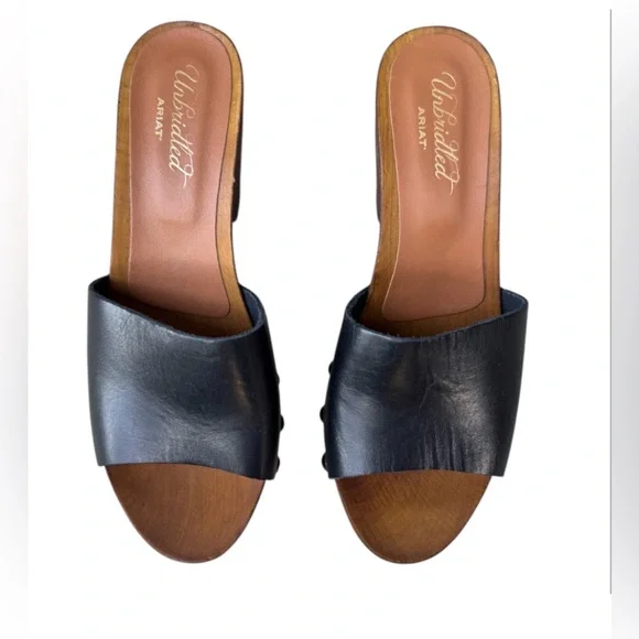 Ariat Women's Unbridled Lennon Platform
Sandal Black Leather Size: 38 (7.5) - Picture 8 of 14